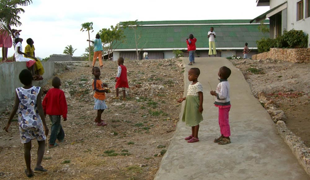 bambini della scuola dell'orfanotrofio a mayungu adottata da scopelliti 1887