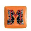 Coppetta quadra con lettera “M” Versace