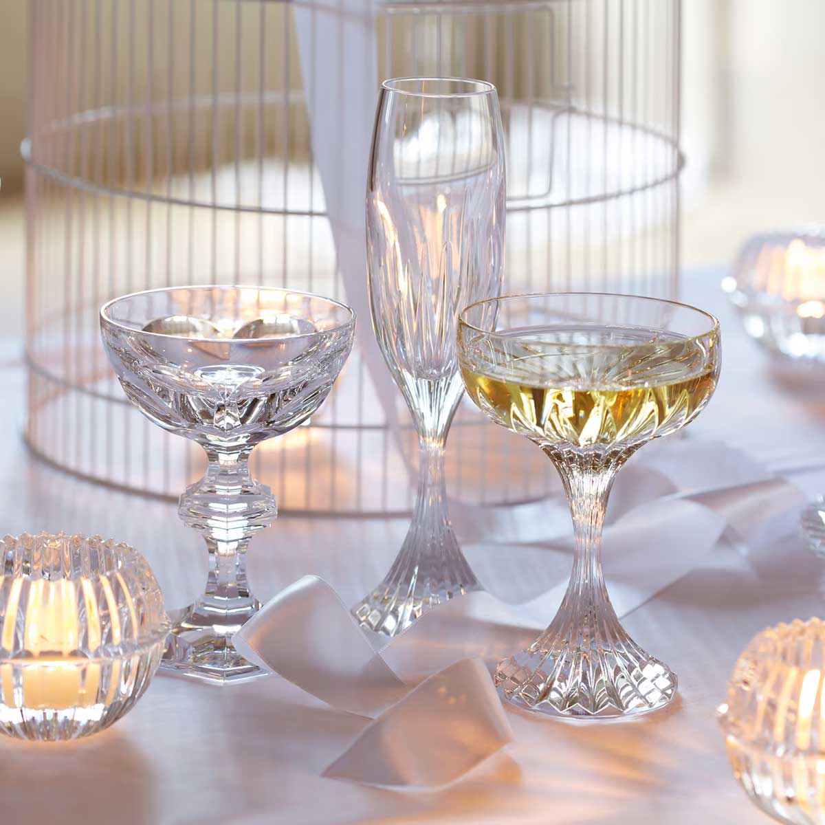 Coppa Bicchiere Baccarat in cristallo di lusso, dal design sofisticato e brillante. Ideale per servire champagne e cocktail con eleganza senza tempo.