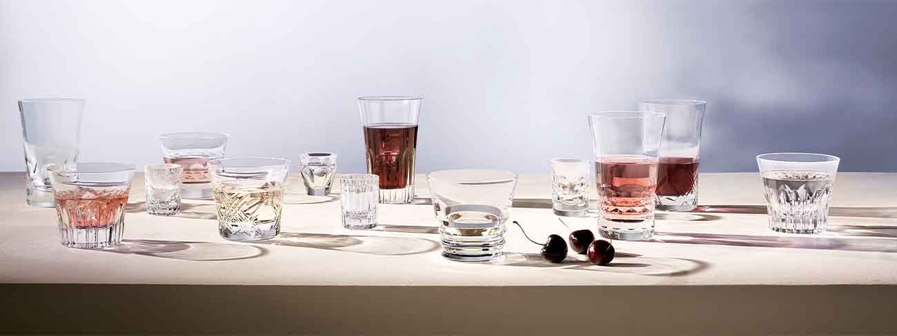 Bicchieri Baccarat in cristallo, simbolo di lusso e raffinatezza.